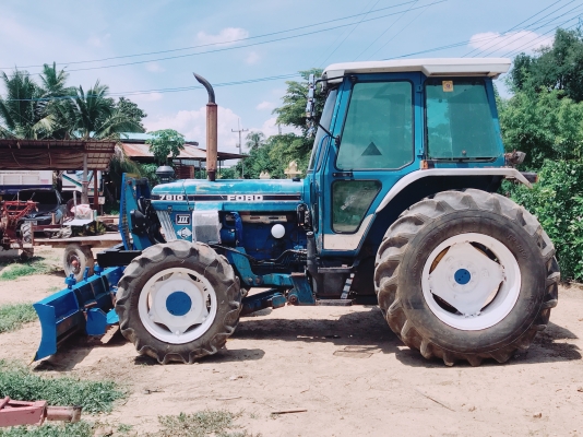 ขายฟอร์ด6สูบ7810มีแอร์พร้อมใช้ เพลาคาราโร่ ของเหลวถ่ายใหม่ เล่มพร้อมโอน 449000ต่อรองได้ 0988500292