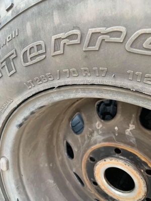 ขายล้อพร้อมกะทะขอบ17 265/70/17 ยางปี3014 ขายล้อพร้อมกะทะขอบ17 265/70/17 ยางปี3014