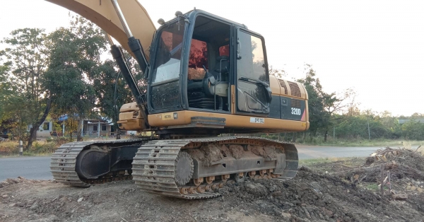ขายCAT320D ไฟเต็มเอกสารเล่มทะเบียนราคา 1,550,000