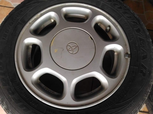 ล้อเดิม Toyota Corolla ขอบ 14(4/100) ยาง Goodyear 185 65 14 ปี 12 ยางใช้ได้ 3 เส้น แถมไป ไม่แยก ฝาหาย 1 ฝา น็อตไม่มี ขายถูก ทั้งชุด 1500.-NET *** ยกเองหน้าร้านเท่านั้น งดส่ง ตจว.ค่ะ ล้อเดิม Toyota Corolla ขอบ 14(4/100) ยาง Goodyear 185 65 14 ปี 12 ยางใช้ได้ 3 เส้น แถมไป ไม่แยก ฝาหาย 1 ฝา น็อตไม่มี ขายถูก ทั้งชุด 1500.-NET *** ยกเองหน้าร้านเท่านั้น งดส่ง ตจว.ค่ะ