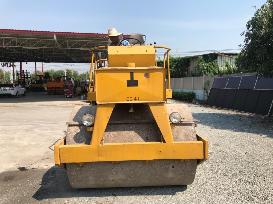 ขายรถบด10ตันDYNAPACรุ่นCC41รถนอกนำเข้า ไม่เคยใช้งานในไทย มีเอกสารพร้อมหน้าเหล็กหลังเหล็ก  บดอัดสั่นสะเทือนได้ทั้ง2ล้อ สภาพดีพร้อมใช้งานขาย590000โทร081-8302909จิรโรจน์Line  :  jiraroj2909