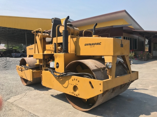 ขายรถบด10ตันDYNAPACรุ่นCC41รถนอกนำเข้า ไม่เคยใช้งานในไทย มีเอกสารพร้อมหน้าเหล็กหลังเหล็ก  บดอัดสั่นสะเทือนได้ทั้ง2ล้อ สภาพดีพร้อมใช้งานขาย590000โทร081-8302909จิรโรจน์Line  :  jiraroj2909