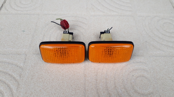 ไฟเลี้ยวแก้ม NISSAN NV สีส้ม แท้จากญี่ปุ่น