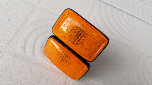 ไฟเลี้ยวแก้ม NISSAN NV สีส้ม แท้จากญี่ปุ่น