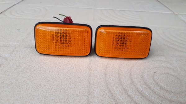 ไฟเลี้ยวแก้ม NISSAN NV สีส้ม แท้จากญี่ปุ่น