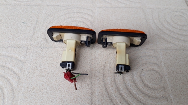 ไฟเลี้ยวแก้ม NISSAN NV สีส้ม แท้จากญี่ปุ่น