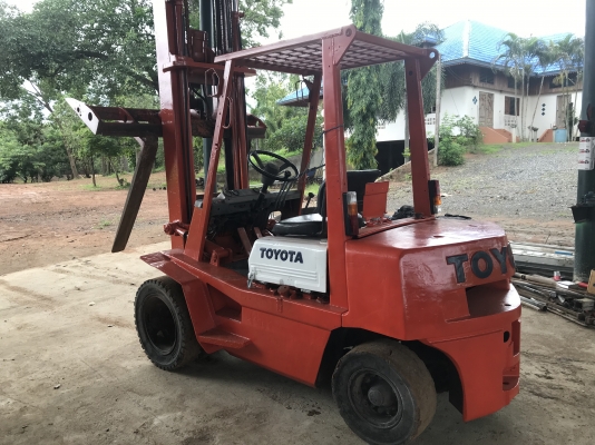 ขายรถโฟล์คลิป 2.5 ตัน ดีเซล เสาสูง 4.5 เมตร เกียธรรมดา งาเท พร้อมใช้งาน