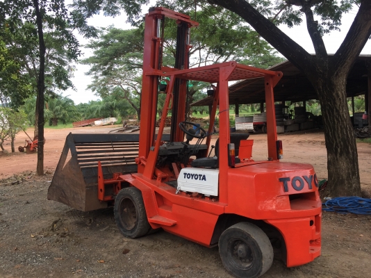 ขายรถโฟล์คลิป 2.5 ตัน ดีเซล เสาสูง 4.5 เมตร เกียธรรมดา งาเท พร้อมใช้งาน