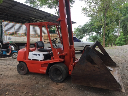 ขายรถโฟล์คลิป 2.5 ตัน ดีเซล เสาสูง 4.5 เมตร เกียธรรมดา งาเท พร้อมใช้งาน