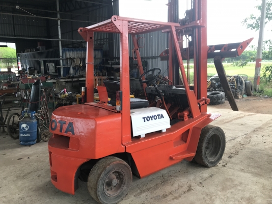 ขายรถโฟล์คลิป 2.5 ตัน ดีเซล เสาสูง 4.5 เมตร เกียธรรมดา งาเท พร้อมใช้งาน