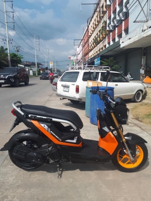 รุ่นใหม่ล่าสุด Zoomer X สีดำส้ม ปี 2560 เรือนไมล์ดิจิตอล สวยจริงคุ้มค่าเกินราคา