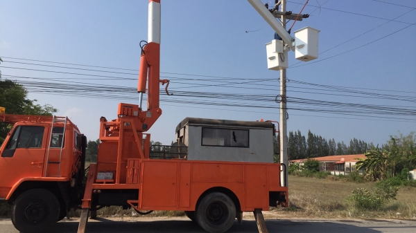 รถเครนกระเช้าไฟฟ้า