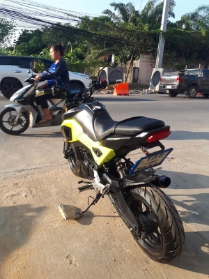 รุ่นใหม่ล่าสุด MSX 125 SF สีดำเหลือง ปลายปี 2560 อย่างหล่อมาก ดูสปอร์ตสุดๆ รุ่นใหม่ล่าสุด MSX 125 SF สีดำเหลือง ปลายปี 2560 อย่างหล่อมาก ดูสปอร์ตสุดๆ