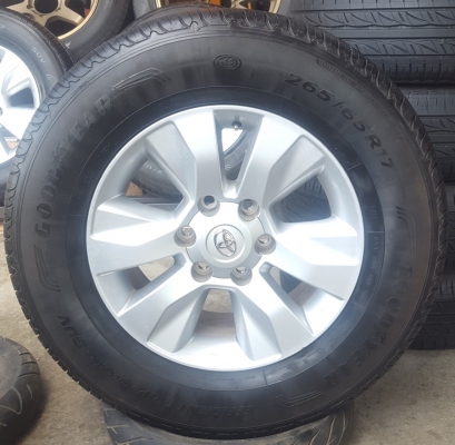 ขายล้อTOYOTA Revo17 ยางปี17  4 ล้อ