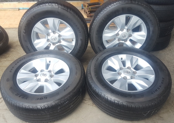 ขายล้อTOYOTA Revo17 ยางปี17  4 ล้อ