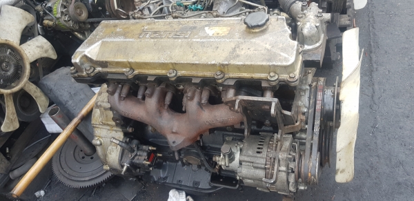 เครื่องยนต์ Isuzu  4HF1 130 แรงม้า เครื่องไทย