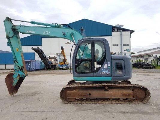 KOBELCO SK135SR-YY04 From JAPAN 5,400ชม. ปี2006 KOBELCO SK135SR-YY04 From JAPAN 5,400ชม. ปี2006
