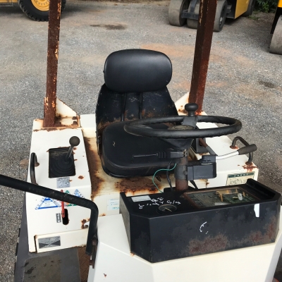 ขายรถตัก YANMAR V2 นำเข้าจากญี่ปุ่น พร้อมใช้ครับ ติดต่อ 063-9316985 ID LINE : 0639316985 ครับ