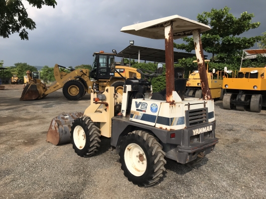 ขายรถตัก YANMAR V2 นำเข้าจากญี่ปุ่น พร้อมใช้ครับ ติดต่อ 063-9316985 ID LINE : 0639316985 ครับ