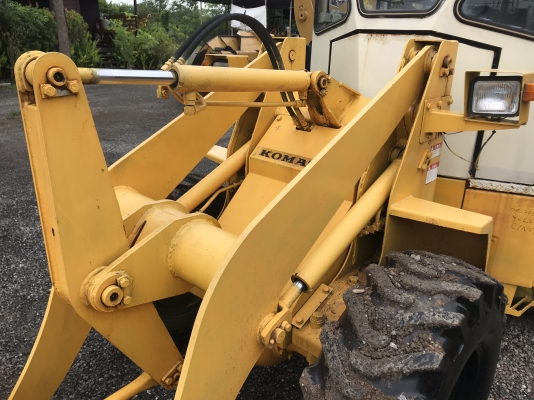 ขายรถตัก KOMATSU WA30-2 นำเข้าจากญี่ปุ่น พร้อมใช้ครับ ติดต่อ 063-9316985 ID LINE : 0639316985 ครับ