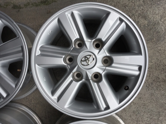 ล้อโตโยต้าขอบ15x7 ถอดป้ายแดง เก่าเก็บโดยรวมสวย โทร0879050181.ส่งได้