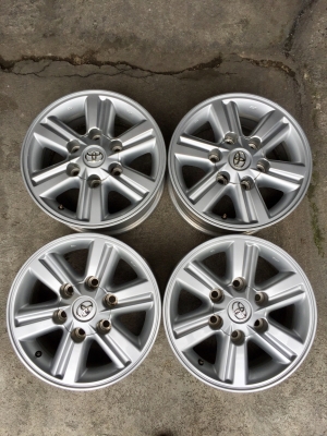 ล้อโตโยต้าขอบ15x7 ถอดป้ายแดง เก่าเก็บโดยรวมสวย โทร0879050181.ส่งได้