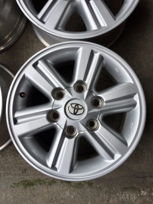 ล้อโตโยต้าขอบ15x7 ถอดป้ายแดง เก่าเก็บโดยรวมสวย โทร0879050181.ส่งได้