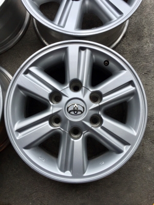 ล้อโตโยต้าขอบ15x7 ถอดป้ายแดง เก่าเก็บโดยรวมสวย โทร0879050181.ส่งได้