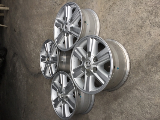ล้อโตโยต้าขอบ15x7 ถอดป้ายแดง เก่าเก็บโดยรวมสวย โทร0879050181.ส่งได้