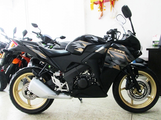 สด ผ่อน ขาย Honda CBR 150 R ไมล์แท้ 4780 กม ปี 2018 สภาพสวยเดิมๆ เครื่องหัวฉีดประหยัดน้ำมัน