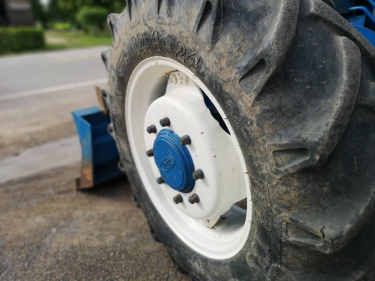 สินค้าเข้าใหม่คับFORD6610สภาพเต็มๆผิวสวยๆ ยางดี4เส้น เครื่องเกียร์ดี พร้อมลุยงานหนัก ราคา550000บาทต่อรองได้ อุปกรณ์2ชิ้น ใบดัน+ผาน7CMT สนใจติดต่อที่0906910337ต้า