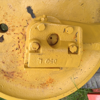 ล้อนำแทรกเตอร์ komatsu D50 รุ่น15และ16