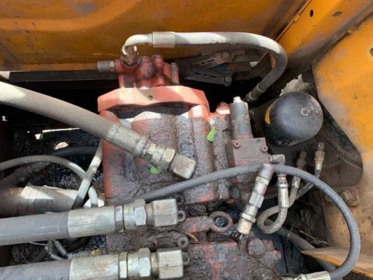 มาใหม่ ๆ ขายตามสภาพ 695,000 บาท (เสื้อเครื่องทะลุ)  8,000 ชม   HYUNDAI ROBEX 140LC-9S เอกสารเล่มจดทะเบียนปี 60  เครื่องเสื้อสูบทะลุ ใต้ตูดปั้มโช่ล่า โช่หนา เอวแน่น ไฟฟ้าครบ  รถอยู่  นครปฐม โทร 0610710295  สนใจ รายการสินค้า อื่นๆ ที่ เว็ปไชค์ Truck2Hand ht