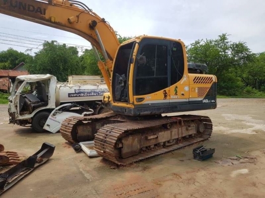 มาใหม่ ๆ ขายตามสภาพ 695,000 บาท (เสื้อเครื่องทะลุ)  8,000 ชม   HYUNDAI ROBEX 140LC-9S เอกสารเล่มจดทะเบียนปี 60  เครื่องเสื้อสูบทะลุ ใต้ตูดปั้มโช่ล่า โช่หนา เอวแน่น ไฟฟ้าครบ  รถอยู่  นครปฐม โทร 0610710295  สนใจ รายการสินค้า อื่นๆ ที่ เว็ปไชค์ Truck2Hand ht
