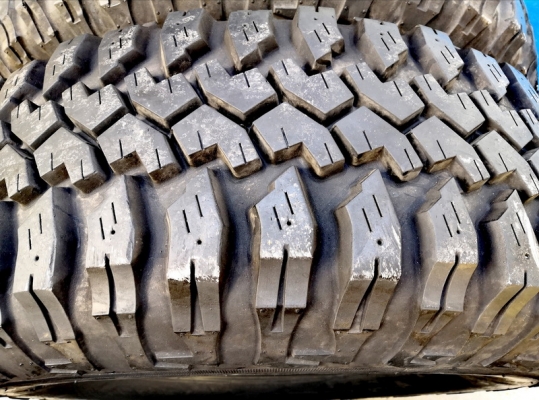 ยางMud Maxxis Bighorn M/T 285/75/16 เพิ่งใส่ลงพื้น สภาพใหม่4เส้น ยางMud Maxxis Bighorn M/T 285/75/16 เพิ่งใส่ลงพื้น สภาพใหม่4เส้น
