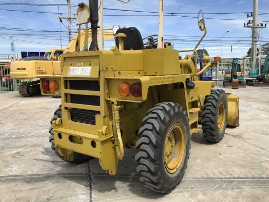 ขายรถตัก KOMATSU รุ่น 505 สภาพสวย รถนำเข้าตรงจากญี่ปุ่น ราคาไม่แพงครับ