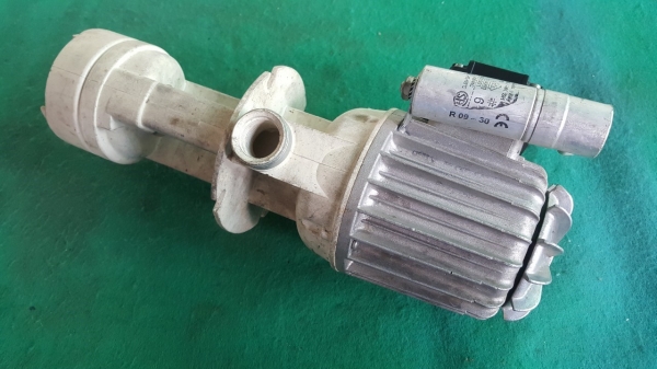 ปั๊มน้ำแบบจุ่ม ไฟ 220V สภาพสวย