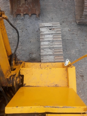 Komatsu 60-5เครื่องปั้มเดิมตัวเดินทนทาน Hitachi โซ่หนา ใบแทรค 45 พร้อมใช้งาน Komatsu 60-5เครื่องปั้มเดิมตัวเดินทนทาน Hitachi โซ่หนา ใบแทรค 45 พร้อมใช้งาน