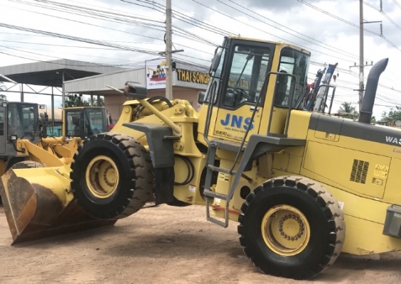 ขายรถตักล้อยาง KOMATSU WA350-3E รถนอกนำเข้าจากญี่ปุ่น สภาพสวยพร้อมใช้ มีVDOการทำงานครับ