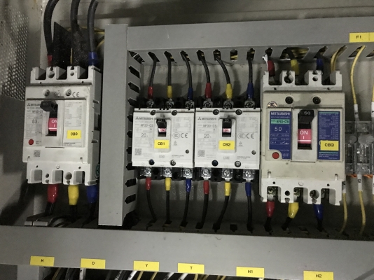 ขายตู้คอนโทรลไฟฟ้า พร้อมอุปกรณ์ตามรูปครับ สภาพสวยใหม่มาก พร้อมใช้งาน