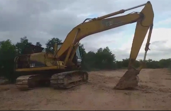 ขาย 695,000 CATTERPILAR 320C เล่มทะเบียน เครื่องดี ปั้มแรง โช่หนา เอวแน่น ไฟฟ้าครบ (แต่ขาดมอเตอร์คันเร่ง) รถอยู่ นครปฐม  090-772-3710 090-772-3708