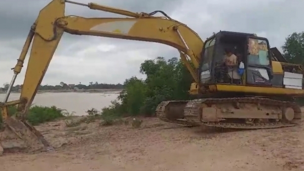 ขาย 695,000 CATTERPILAR 320C เล่มทะเบียน เครื่องดี ปั้มแรง โช่หนา เอวแน่น ไฟฟ้าครบ (แต่ขาดมอเตอร์คันเร่ง) รถอยู่ นครปฐม  090-772-3710 090-772-3708