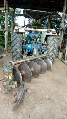 ขายด่วน FORD 3930 - 2 เพลา อุปกรณ์ใบดันหน้า,ผานพรวน 5 ขายคู่เครื่องคีบอ้อยของอู่กระนวนช่างกล สวยสภาพดีมากๆครับพร้อมใช้งานได้เลย เอกสารทะเบียน