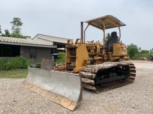 ขาย  138,000  MITSUBISHI BD2F ( ตีนเป็ด 50 CM-4,000 ชม) สภาพเก่านอก เครื่องดี เกียร์แรง ปั้มยกแรง โช่หนา รถสวยพร้อมใช้งาน เอกสารชื้อขาย รถอยู่  นครปฐม 090-772-3710 090-772-3708