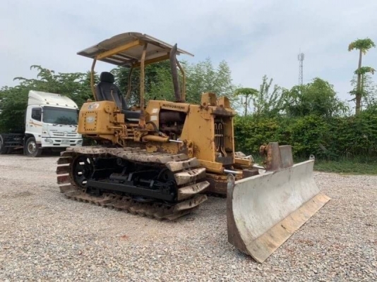 ขาย  138,000  MITSUBISHI BD2F ( ตีนเป็ด 50 CM-4,000 ชม) สภาพเก่านอก เครื่องดี เกียร์แรง ปั้มยกแรง โช่หนา รถสวยพร้อมใช้งาน เอกสารชื้อขาย รถอยู่  นครปฐม 090-772-3710 090-772-3708