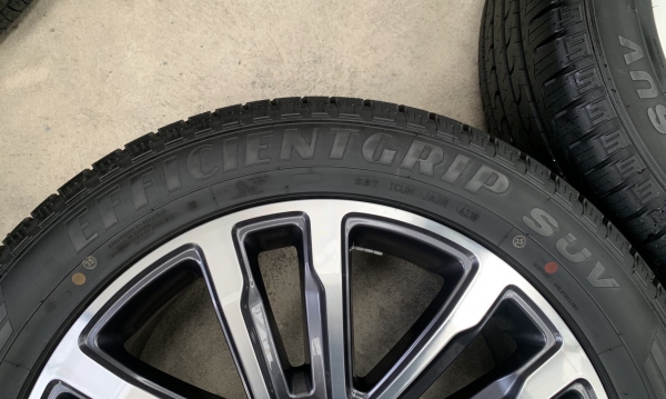 ล้อแม็กป้ายแดง Ford Everest ขอบ 20 รุ่นใหม่ล่าสุด พร้อมยางใหม่ป้ายแดง 265-50-20 GoodYear รถออกปี 19 สวยกริ๊บๆ