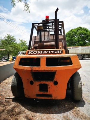 ขาย 295000 รถฟอคร์ลิป KOMATSU 7 ตัน เครื่องดีเซลดี เกียร์แรง ยางดี เอกสารซื้อขาย พร้อมใช้งาน รถอยู่ ชลบุรี 090-772-3710 090-772-3708