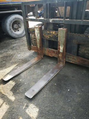 ขาย 295000 รถฟอคร์ลิป KOMATSU 7 ตัน เครื่องดีเซลดี เกียร์แรง ยางดี เอกสารซื้อขาย พร้อมใช้งาน รถอยู่ ชลบุรี 090-772-3710 090-772-3708