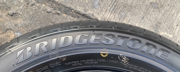 ยางป้ายแดง 175-65-14 Bridgestone ปี 19 ตุ่มเด้งๆ เส้นสีชัด