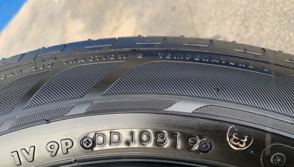 ยางป้ายแดง 175-65-14 Bridgestone ปี 19 ตุ่มเด้งๆ เส้นสีชัด